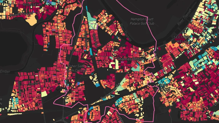 House price heatmap showing property values across Thames Ditton