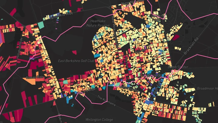 House price heatmap showing property values across Crowthorne